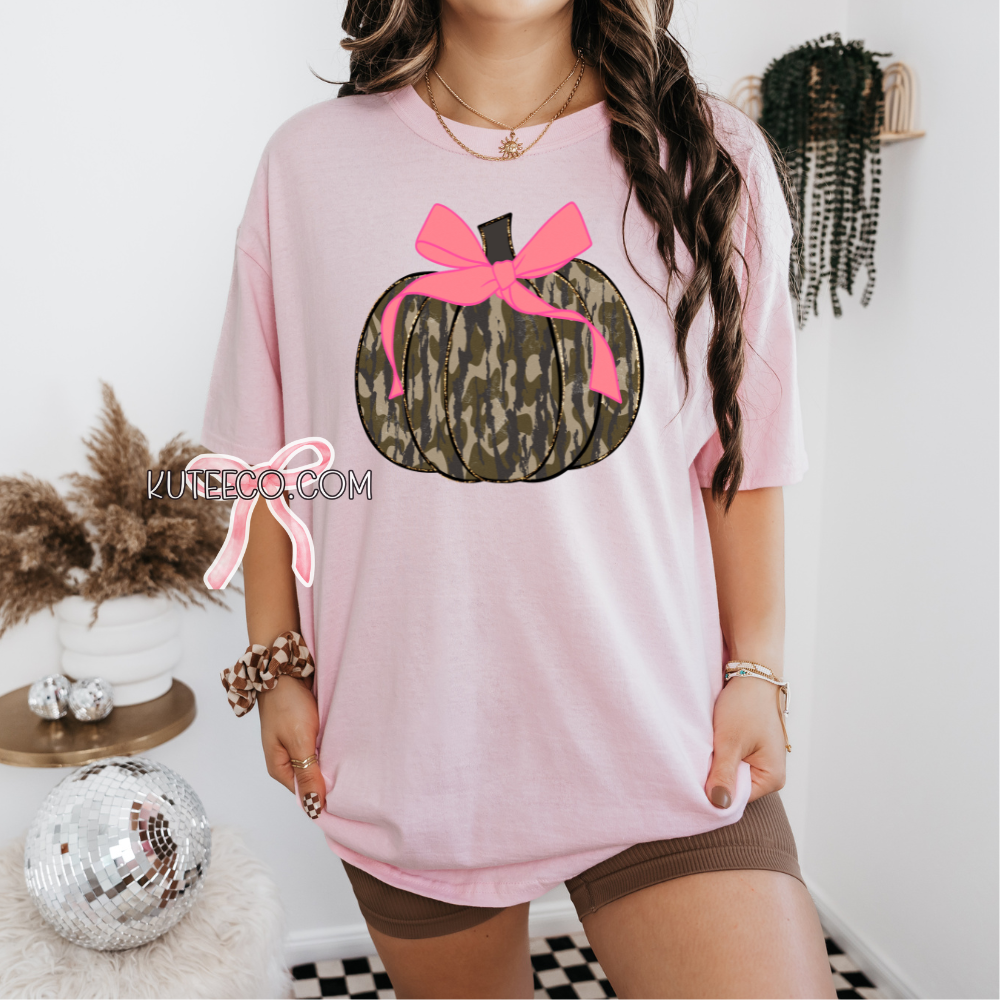 Pink Camo Pumpkin Bow - T-Shirt