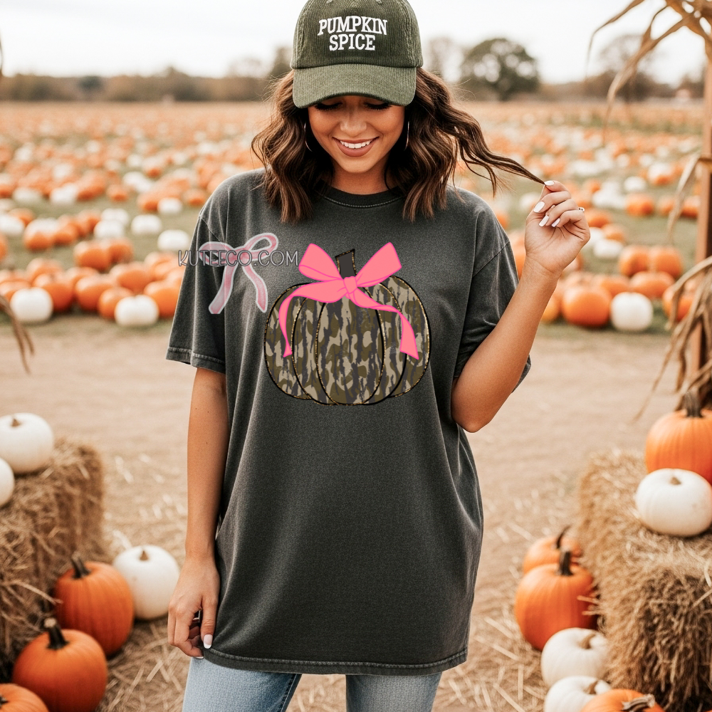 Pink Camo Pumpkin Bow - T-Shirt