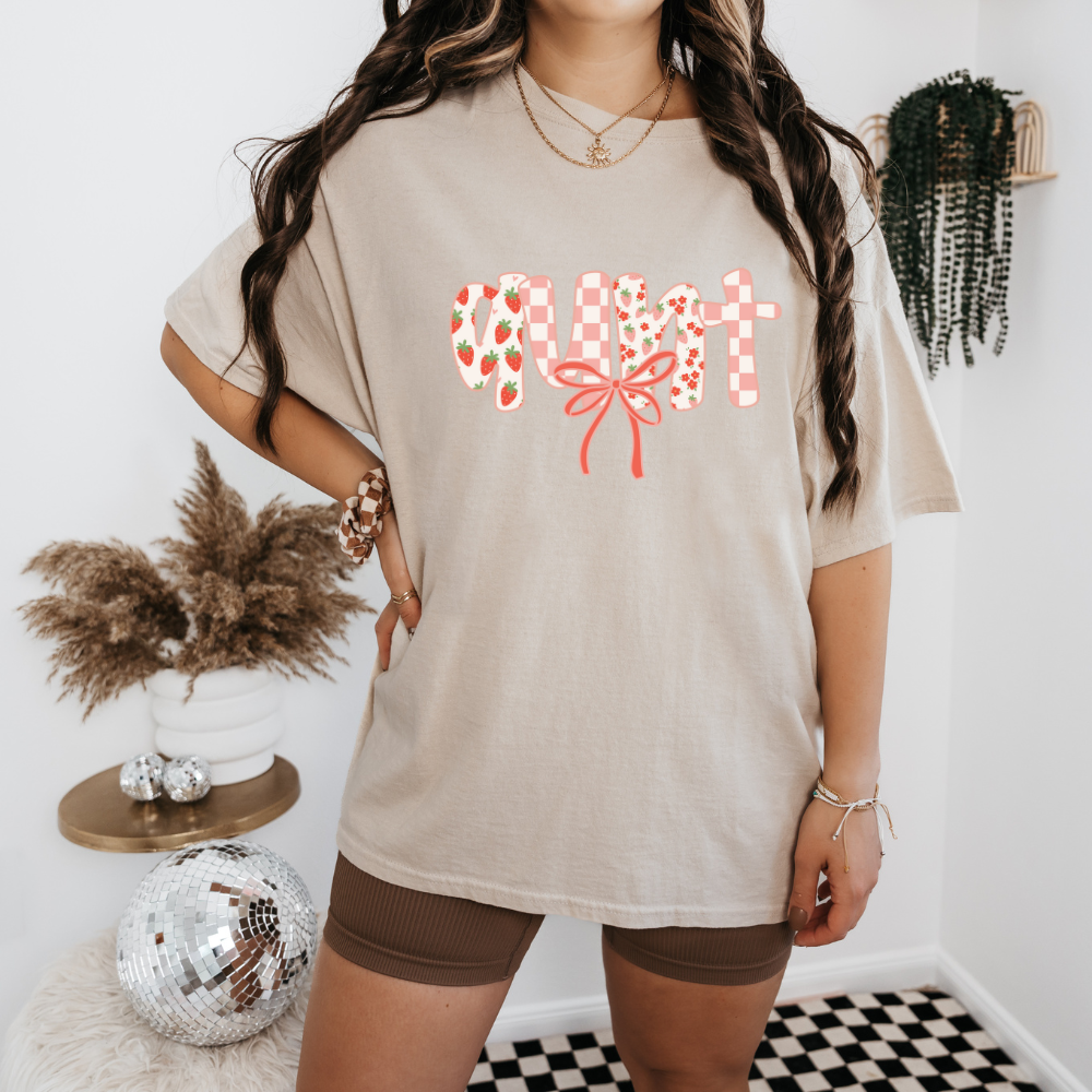 pink checkered and strawberry aunt text t-shirt 