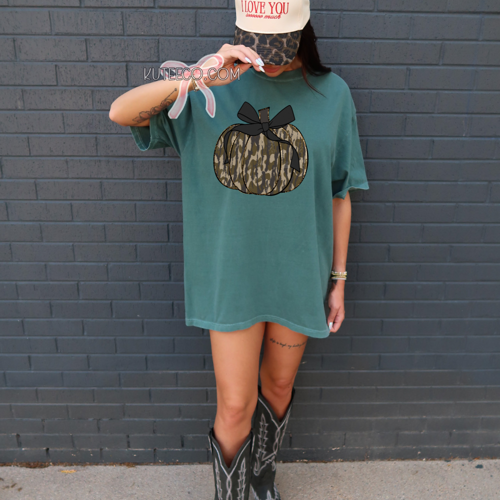 Pumpkin Bow Black Camo  -T-Shirt