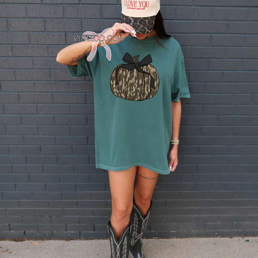 Pumpkin Bow Black Camo  -T-Shirt