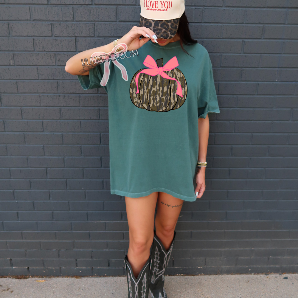 Pink Camo Pumpkin Bow - T-Shirt